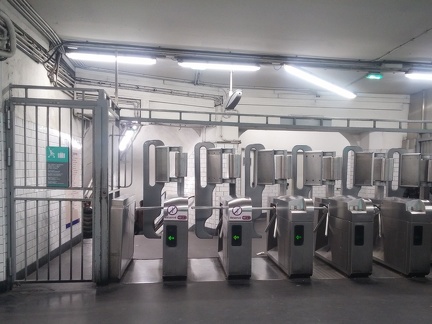 Турникеты в метро