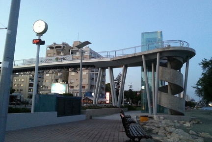 Мост для перехода через дорогу